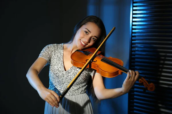 Beautiful Young Woman Playing Violin Dark Room — Stock Photo, Image