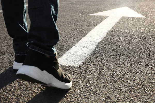 Man Going Road Arrow Marking Closeup — Stock Photo, Image