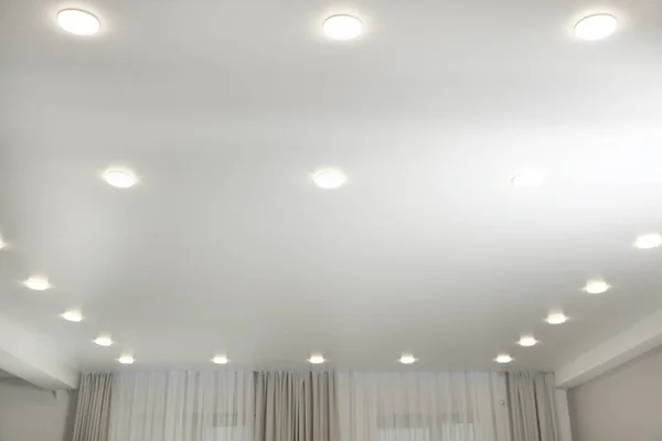 Plafond Blanc Avec Lampes Intérieur Vue Dessous — Photo