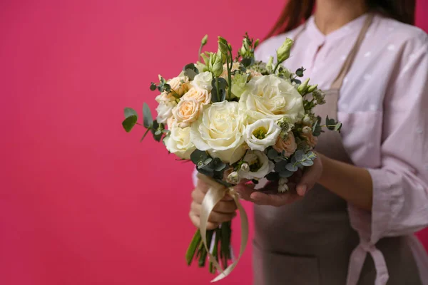 Blommor Innehar Vackra Bröllop Bukett Rosa Bakgrund Närbild Plats För — Stockfoto