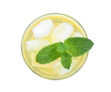 Soda ve nane şekerinden yapılmış nefis ananaslı limonata.