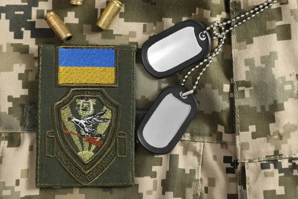 Metallo Tag Militare Proiettili Patch Esercito Ucraino Sfondo Camuffamento Piatto — Foto Stock