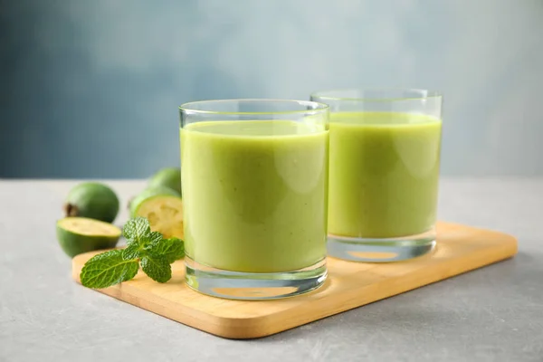 Batido Feijoa Fresco Menta Fresca Mesa Gris Primer Plano —  Fotos de Stock