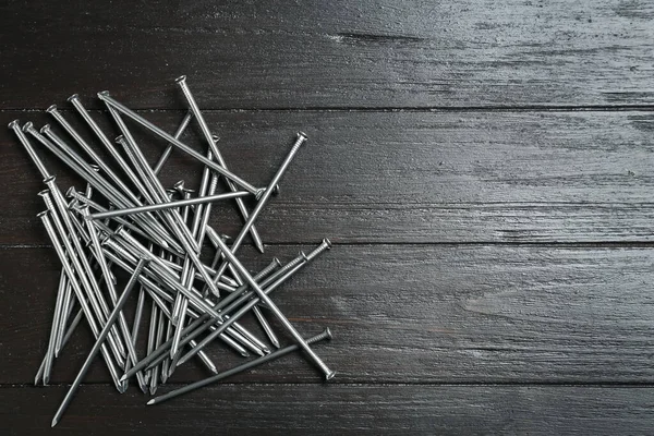 Veel Metalen Spijkers Houten Ondergrond Plat Gelegd Ruimte Voor Tekst — Stockfoto