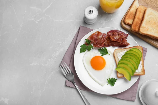 Romantisches Frühstück Auf Hellgrauem Tisch Flache Liege Mit Platz Für — Stockfoto