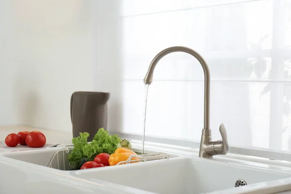 Many Fresh Ripe Vegetables Tap Water Kitchen Sink — Stock Photo, Image
