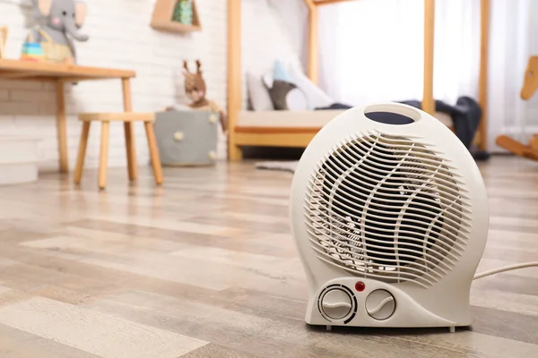 Moderne Elektrische Ventilator Verwarming Vloer Thuis Ruimte Voor Tekst — Stockfoto