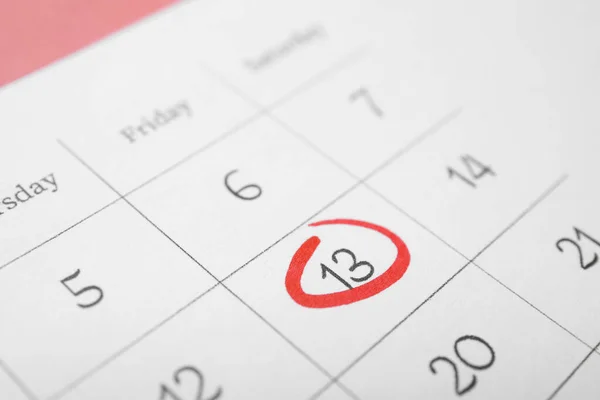 Kalender Pagina Met Gemarkeerde Vrijdag Close Ongeluk Bijgeloof — Stockfoto