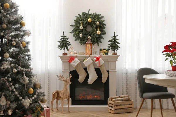 Chimenea Habitación Con Decoraciones Navidad Diseño Interiores —  Fotos de Stock