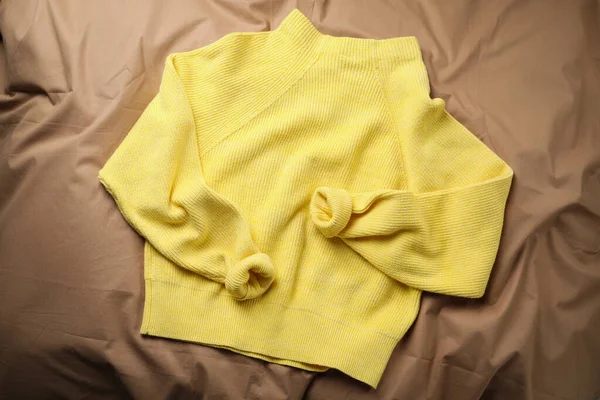 Beautiful Yellow Warm Sweater Brown Bedsheet Top View — Stock Photo, Image