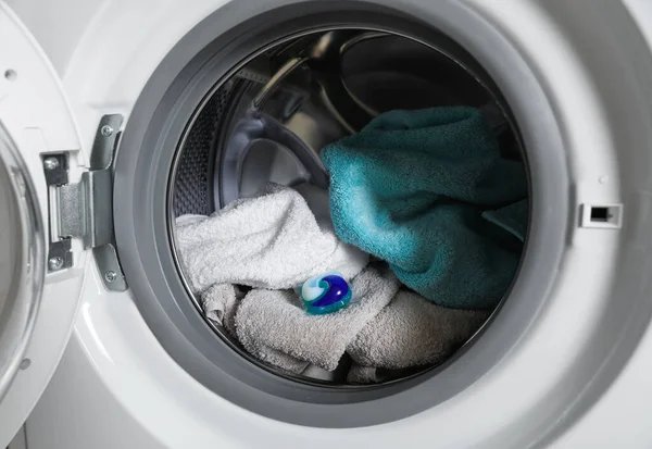 Laundry Detergent Capsule Towels Washing Machine Drum Closeup View — Stock Photo, Image