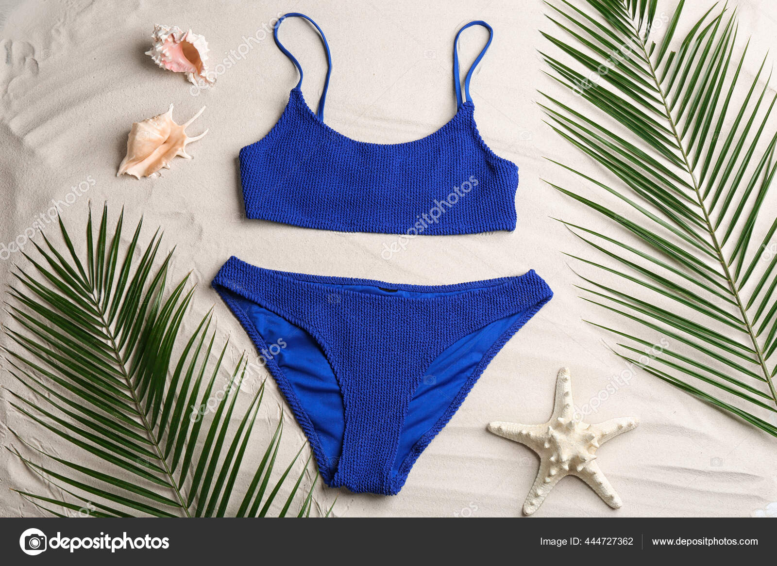 Elegante Traje Baño Hojas Arena Disposición Plana Accesorio fotografía de stock © NewAfrica #444727362 | Depositphotos