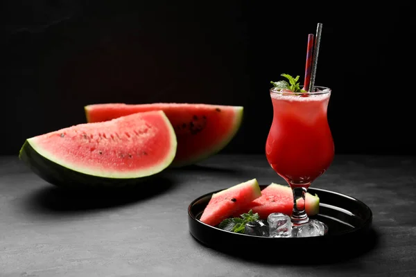 Leckeres Wassermelonengetränk Mit Minze Auf Grauem Tisch — Stockfoto