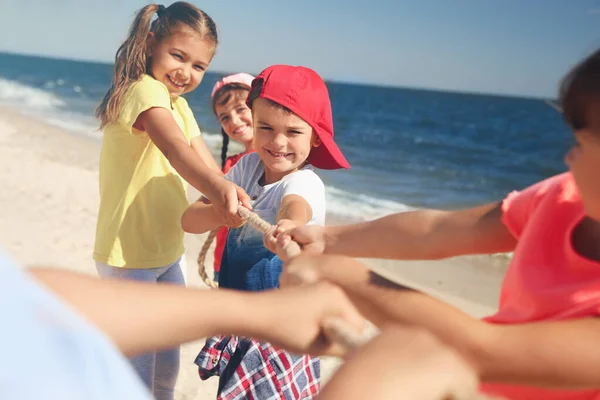 Cute Children Pulling Rope Tug War Game Beach Summer Camp — Stock Photo, Image