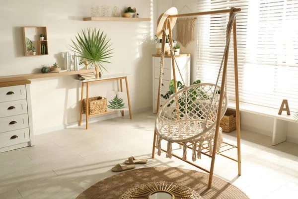 Cómoda Silla Hamaca Una Habitación Elegante Diseño Interiores — Foto de Stock