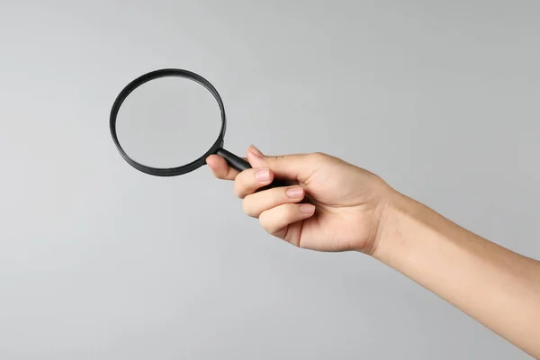 Woman Holding Magnifying Glass Grey Background Closeup Find Keywords Concept — Stock Photo, Image