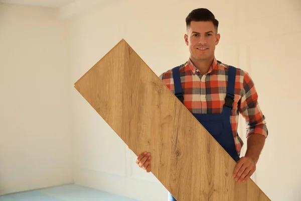 Professional Worker Wooden Board Indoors Installing Parquet Flooring — Stock Photo, Image