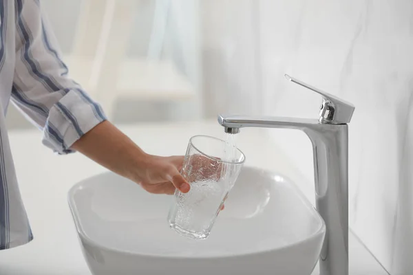 Woman Filling Glass Water Faucet Sink Closeup — Stock Photo, Image