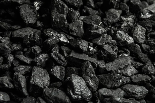 Arkaplan olarak kömür yığını, yakın görünüm