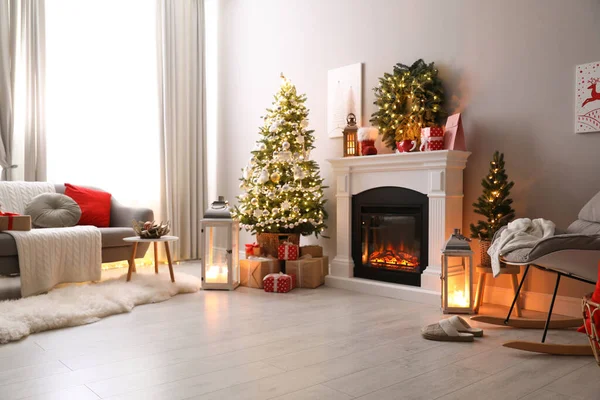 Elegante Soggiorno Interno Con Bel Camino Albero Natale — Foto Stock