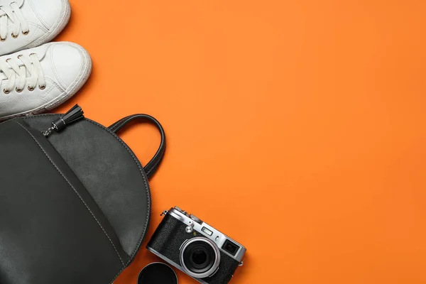 Grey Backpack Sneakers Camera Orange Background Flat Lay Space Text — Stock Photo, Image