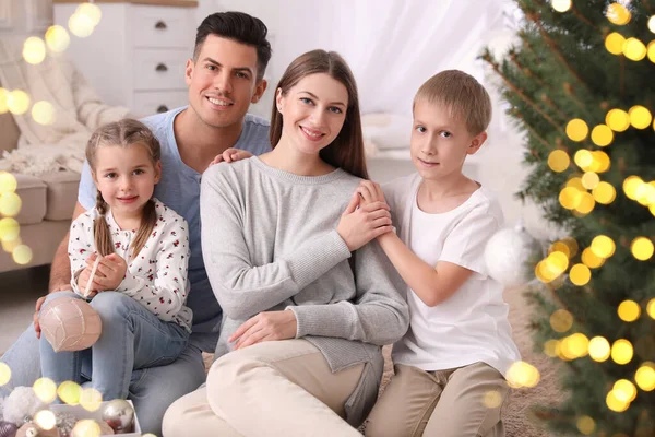 Familia Feliz Con Niños Lindos Cerca Del Árbol Navidad Juntos —  Fotos de Stock