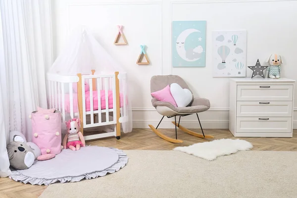 Quarto Bebê Interior Com Brinquedos Mobiliário Elegante — Fotografia de Stock