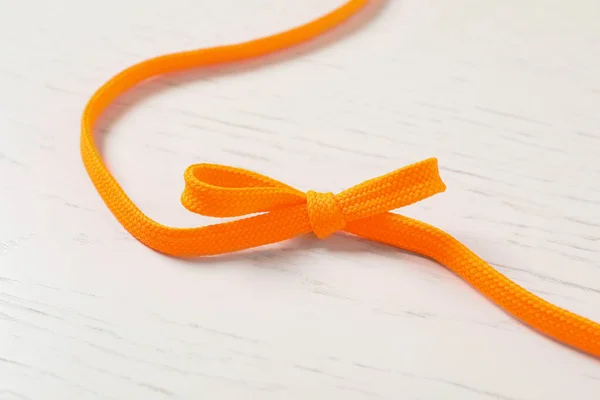 Zapato Naranja Sobre Fondo Madera Blanca Accesorio Con Estilo — Foto de Stock