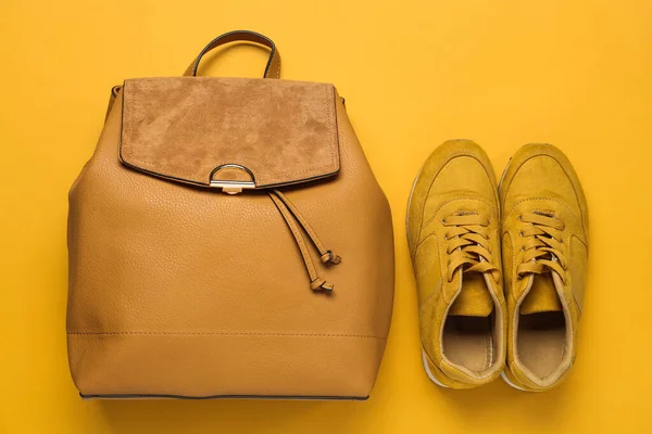 Стильний Рюкзак Взуття Жовтому Тлі Плоский — стокове фото