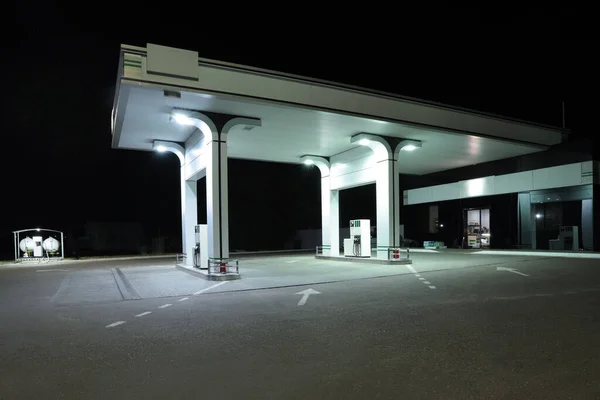 Posto Gasolina Moderno Com Loja Conveniência Lado Estrada Noite — Fotografia de Stock