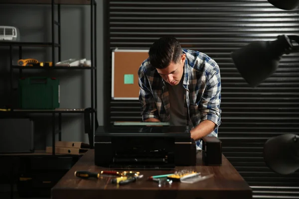 Professional Repairman Fixing Modern Printer Office — Stock Photo, Image