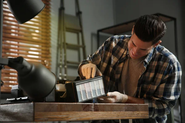 Professional Repairman Fixing Modern Printer Office — Stock Photo, Image