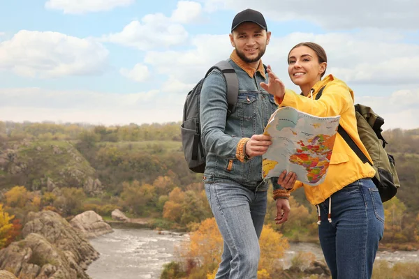 Couple Travelers Backpacks Map Enjoying Beautiful View Mountain River Autumn — Stock Photo, Image
