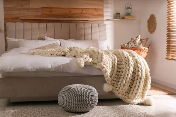 Bed White Knitted Plaid Room Interior Design — Stock Photo, Image