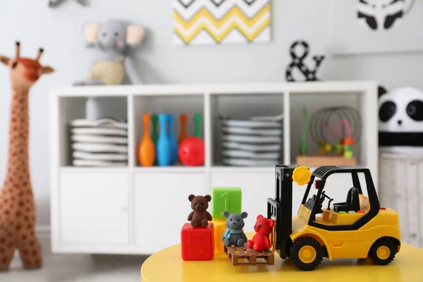 Empilhador Brinquedos Cubos Mesa Quarto Criança Espaço Para Texto — Fotografia de Stock