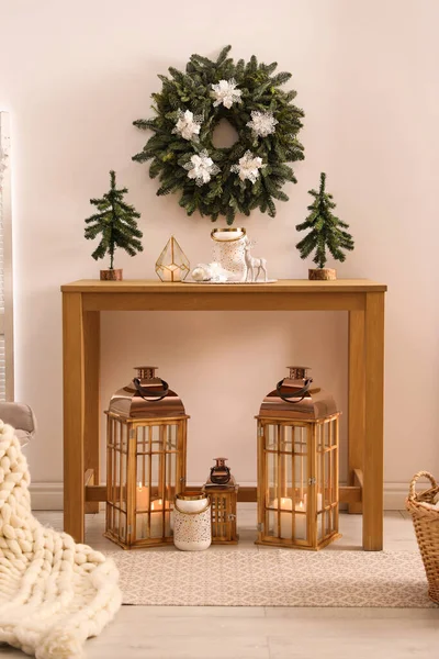 Prachtige Kerstdecor Eigentijdse Kamer Interieur Ontwerp — Stockfoto