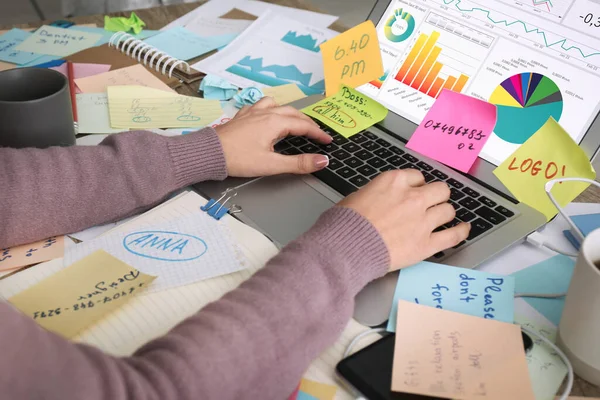 Overwhelmed Woman Working Messy Office Desk Closeup — Stock Photo, Image