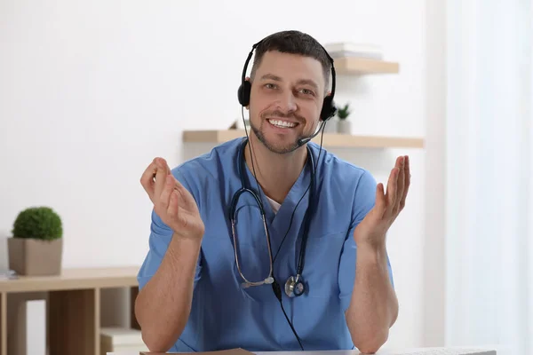 Doctor Headset Sitting Desk Clinic Health Service Hotline — Stock Photo, Image