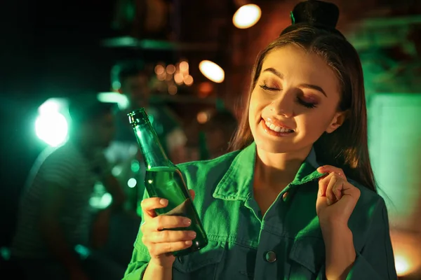 Woman Beer Celebrating Patrick Day Pub — Stock Photo, Image