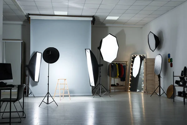 Interior Estúdio Fotografia Moderna Com Equipamento Profissional — Fotografia de Stock