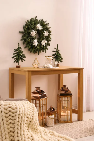 Prachtige Kerstdecor Eigentijdse Kamer Interieur Ontwerp — Stockfoto