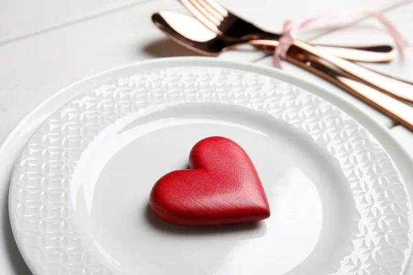 Bellissimo Posto Una Cena Romantica Sul Tavolo Bianco Primo Piano — Foto Stock