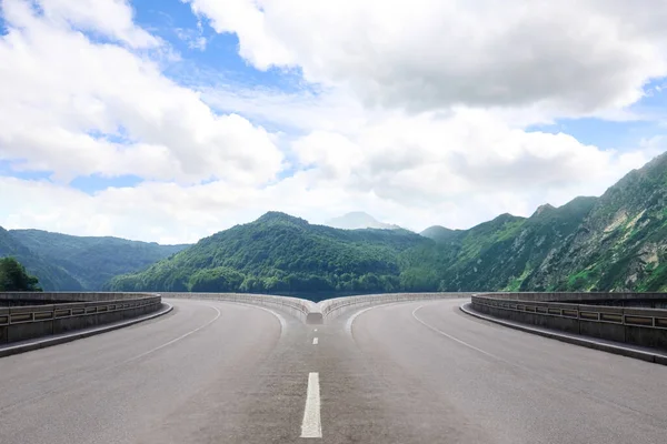 Seçme yolu. Açık hava yollarının güzel manzarası