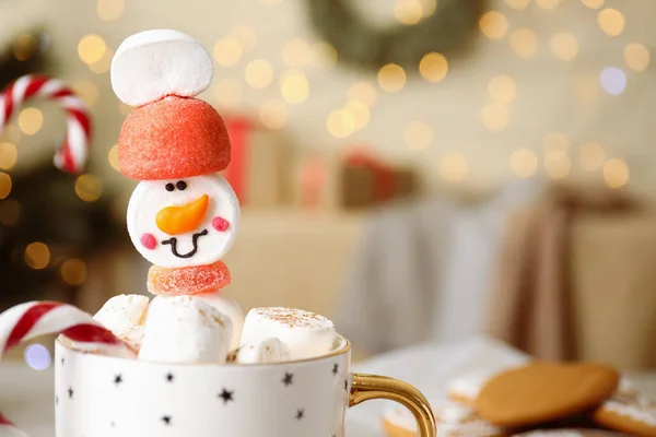 Funny Marshmallow Snowman Cup Hot Drink Blurred Festive Lights Closeup — Stock Photo, Image