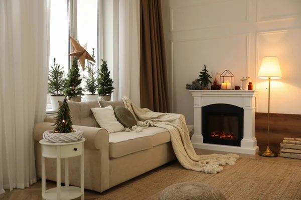 Open Haard Kamer Met Kerstversiering Interieur Ontwerp — Stockfoto