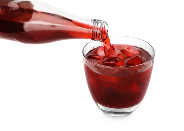 Menuang Anggur Soda Air Kaca Atas Latar Belakang Putih Closeup — Stok Foto