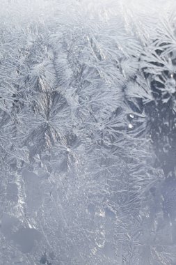 Arka plan olarak güzel, buzlu pencere, yakın plan. Kış sabahı