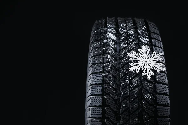 Winter Tire Decorative Snowflake Black Background Closeup Space Text — Stock Photo, Image