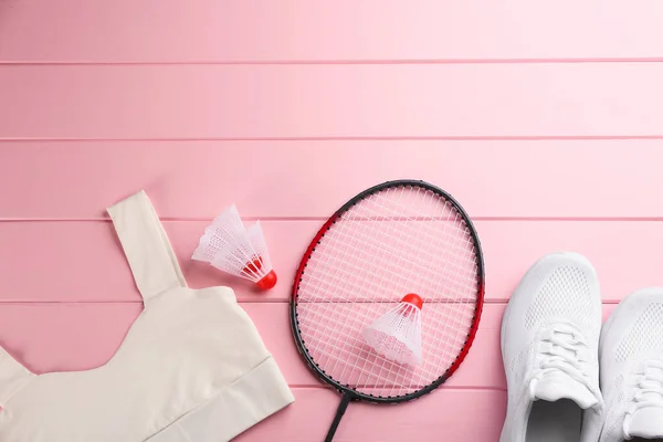 Racket Skyttlar Och Sportkläder Rosa Träbord Platt Låg Med Plats — Stockfoto