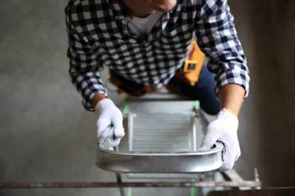 Professionele Bouwer Ladder Oud Gebouw Bovenaanzicht — Stockfoto